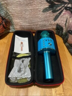 Wireless microphone and speaker